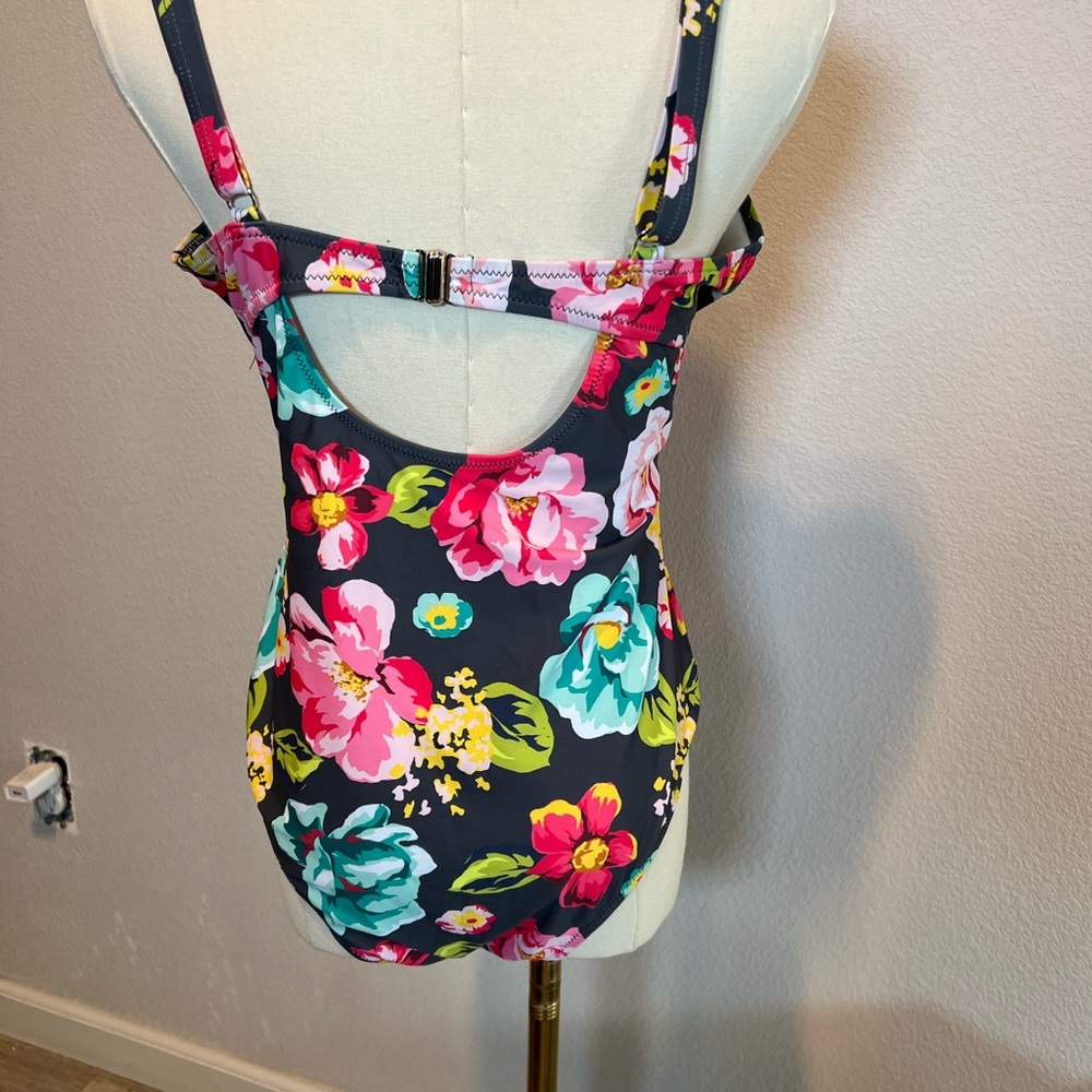 Floral Print Twist Front One Piece Swimsuit - Picture 7 of 9